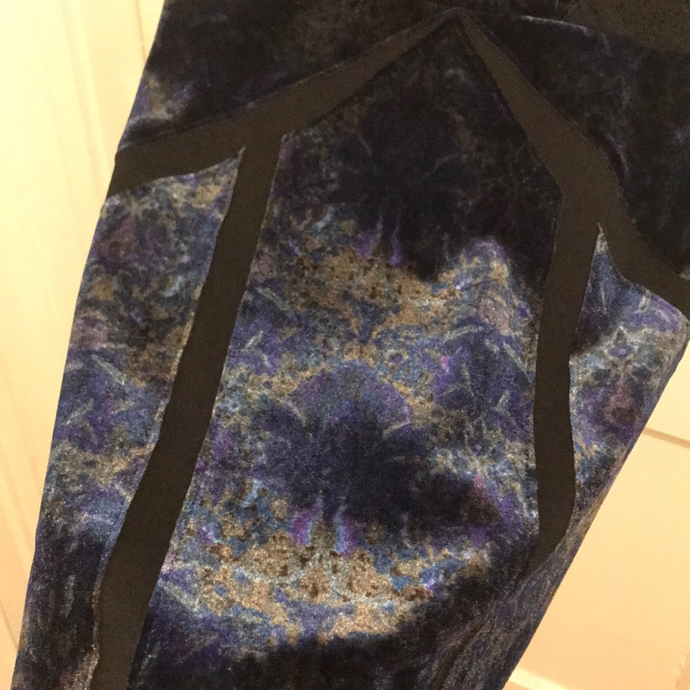 Velvet Dress - Picture 4 of 6